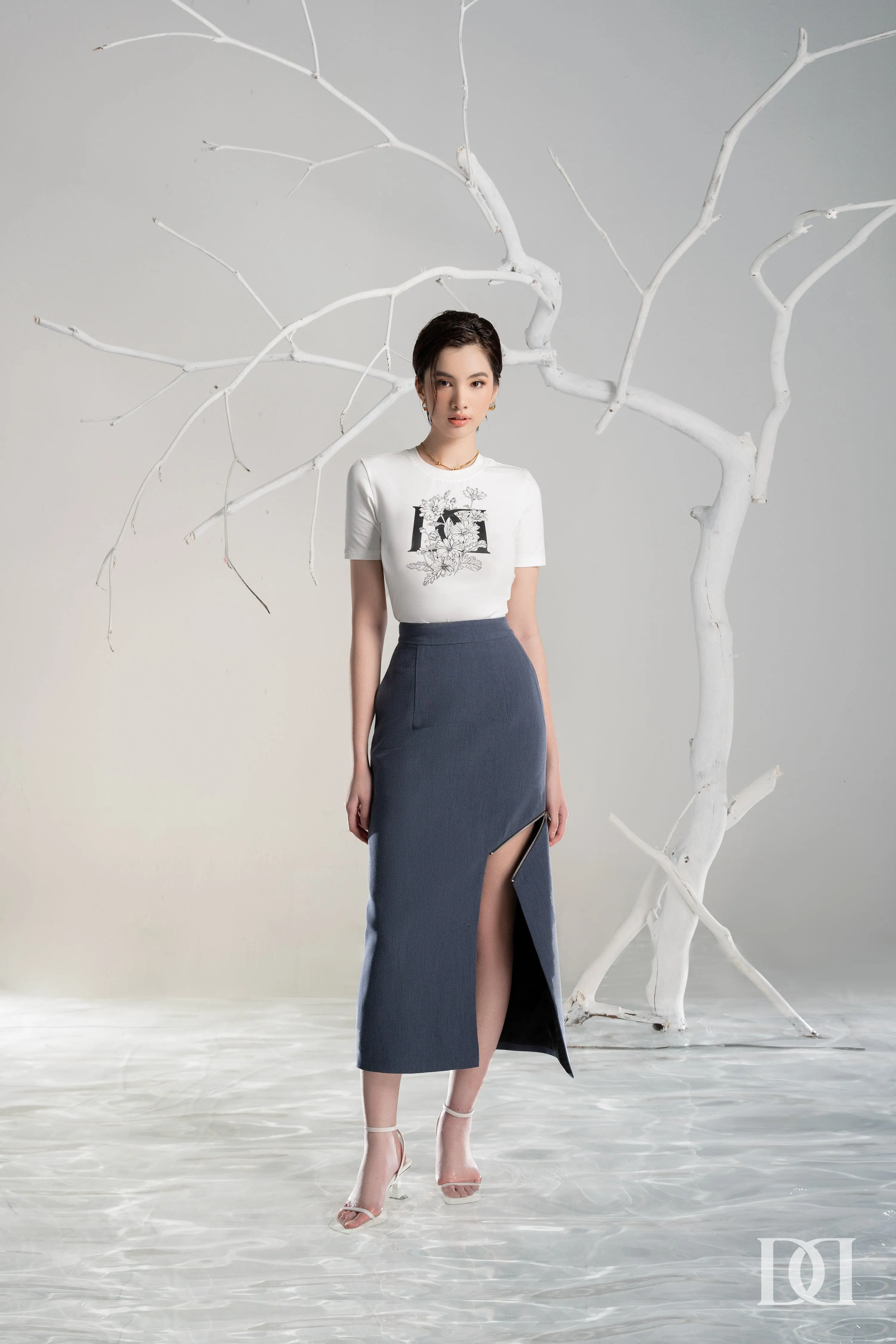 Baylis 3D Printed Textures Short Sleeved Cotton & Split Front Pencil form Skirt