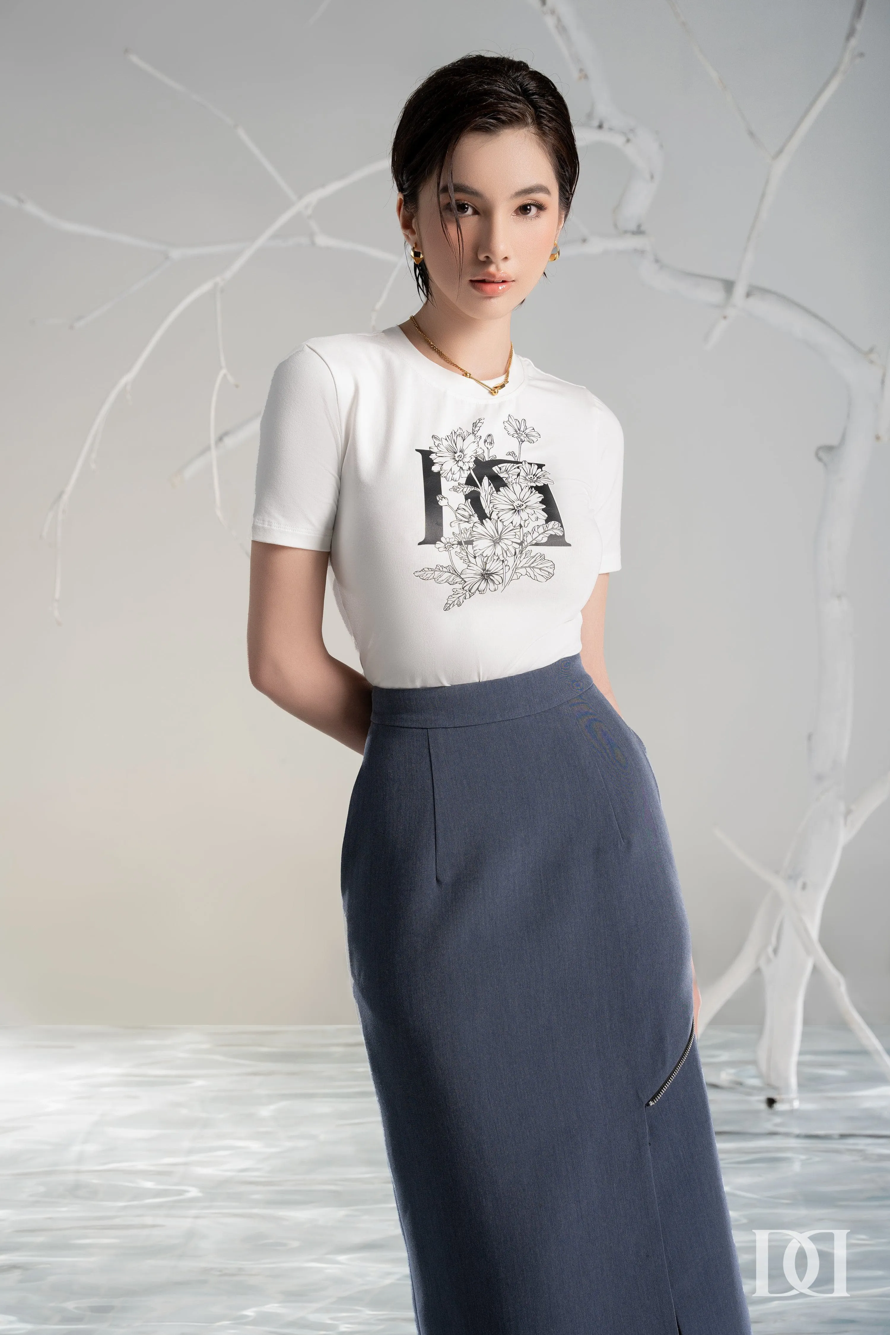 Baylis 3D Printed Textures Short Sleeved Cotton & Split Front Pencil form Skirt