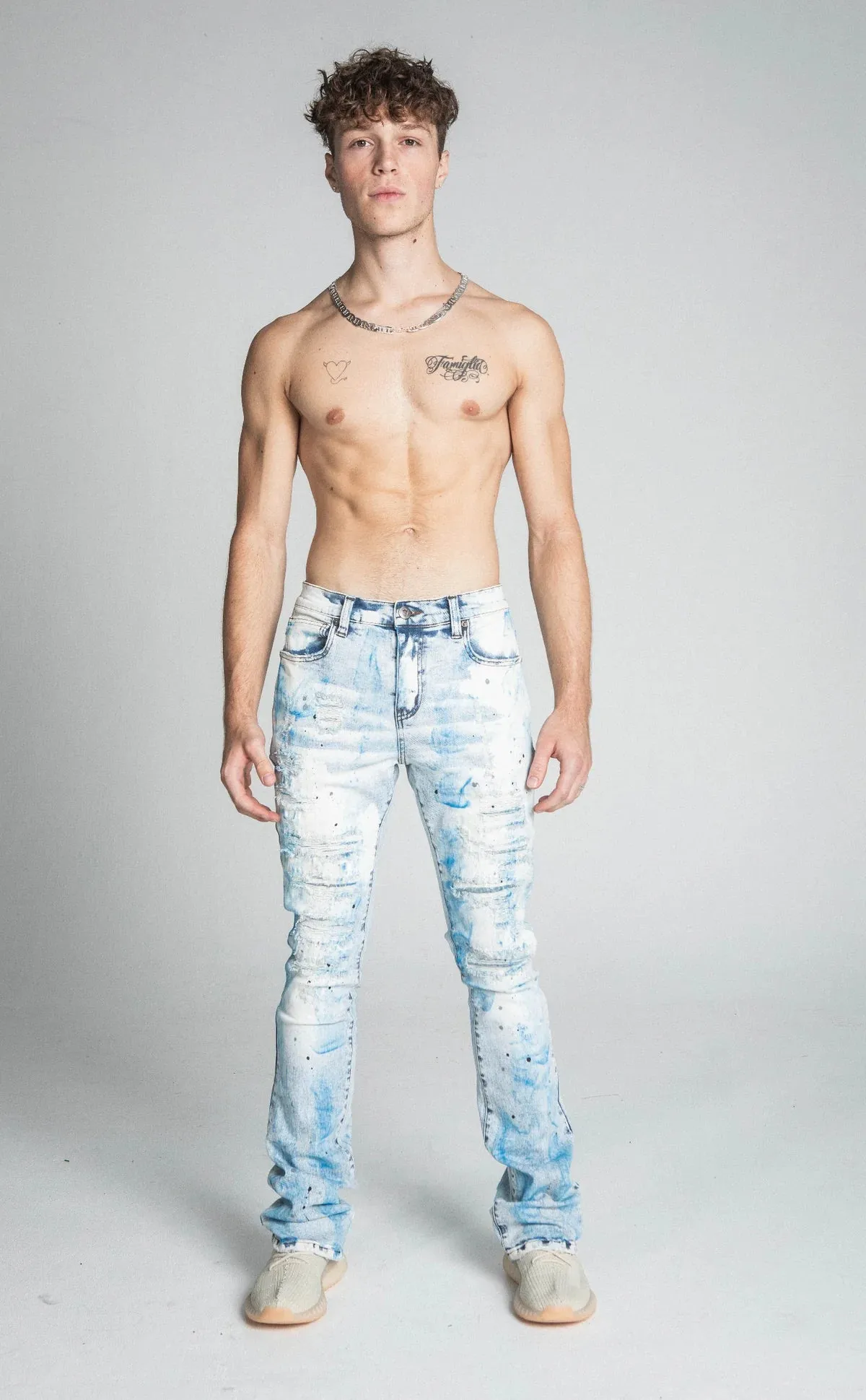 LIGHT BLUE STAINED JEANS