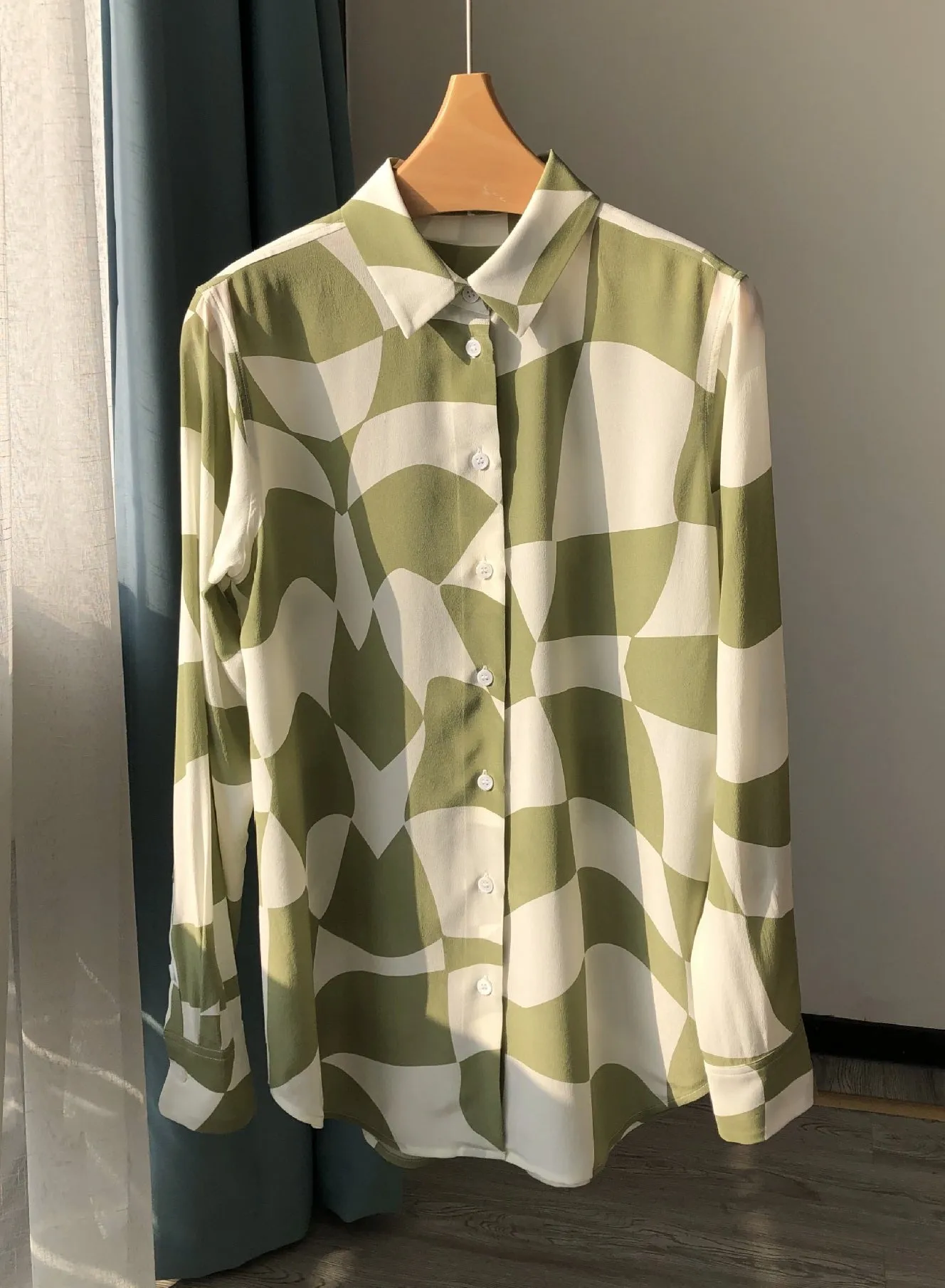 Nonothing |Luxurious real silk shirt in green print